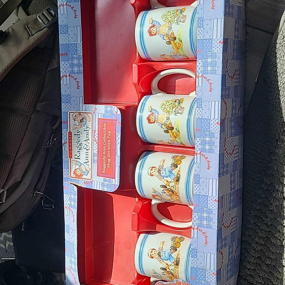 Vintage Raggedy Ann & Andy mug set